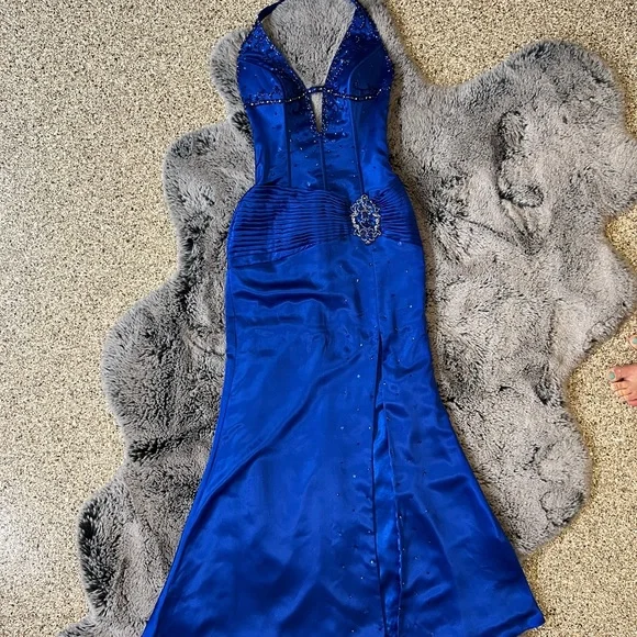 Gala dress , used in Cans film festival once - Picture 3 of 5